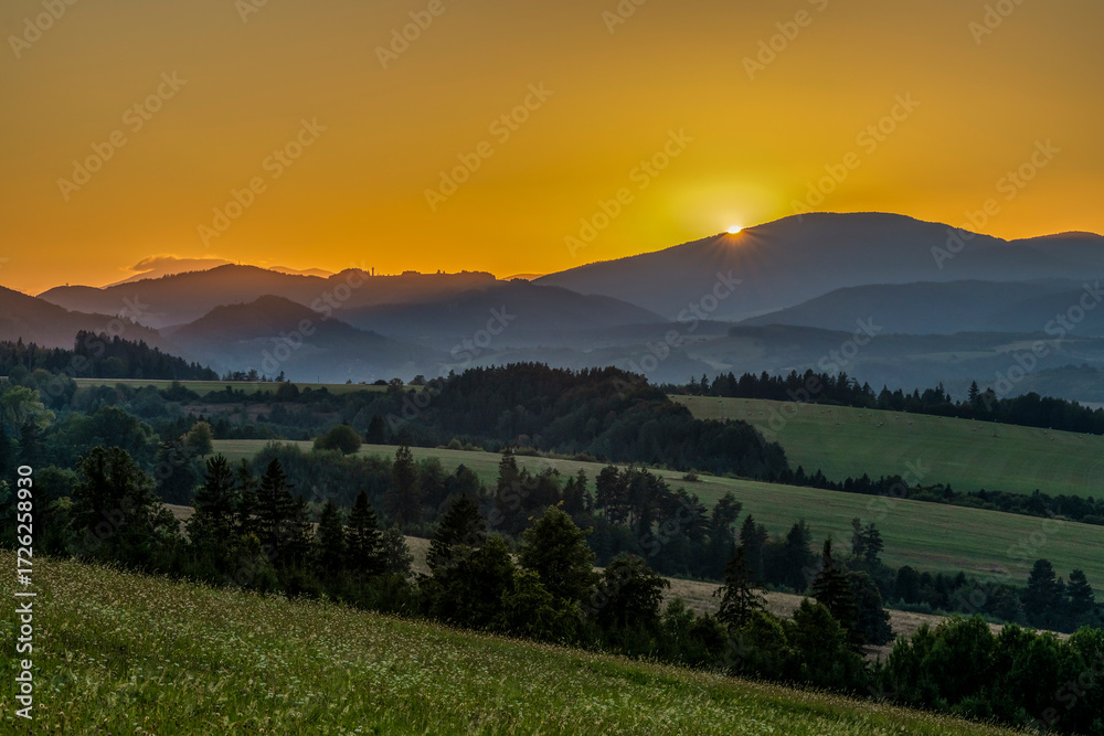 Fototapeta premium sunrise over the mountains