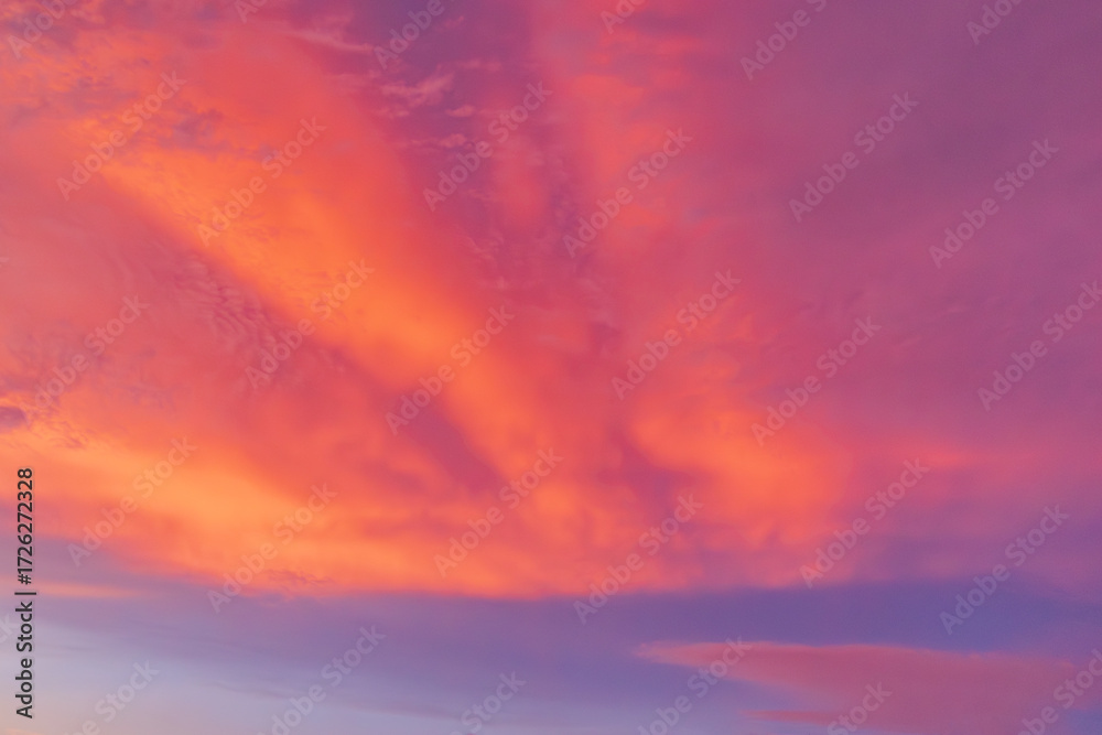 Obraz premium 燃え上がる夕雲