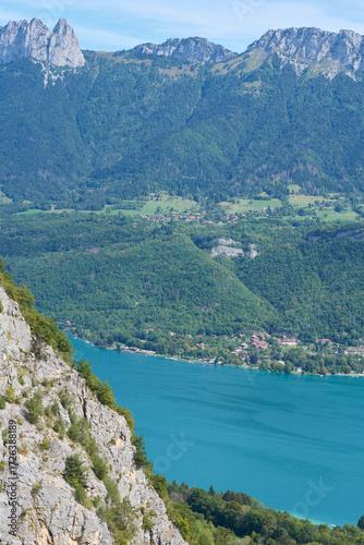 lac d'annecy depuis ancienne carrière de calcaire de duingt