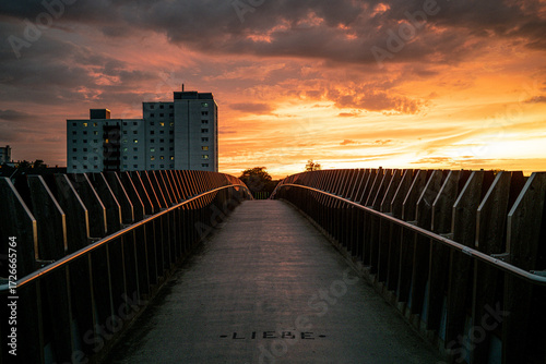 Blick auf die campusbrücke in Leverkusen Opladen.
