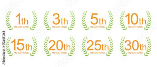 グリーンのリースの周年記念デザインセット（1周年, 3周年, 5周年, 10周年, 15周年, 20周年, 25周年, 30周年）