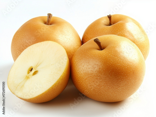 Fresh Asian Pears with Halved Fruit / 반으로 자른 배와 신선한 배들