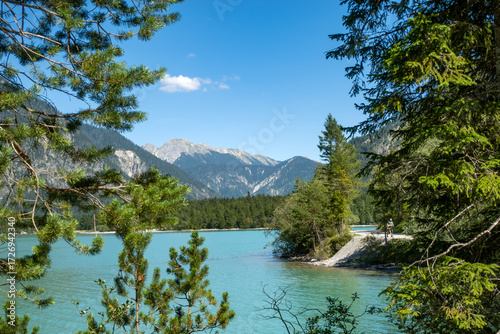 Fotografía lake in the mountains