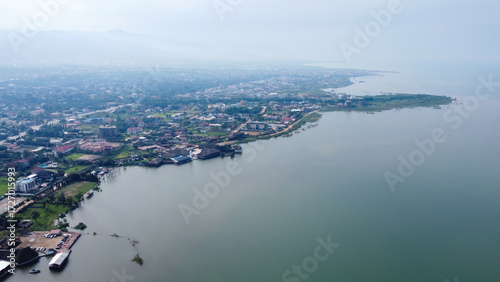 Quadro su tela Aerial view of bukavu city, democratic republic of the congo, on lake kivu coast