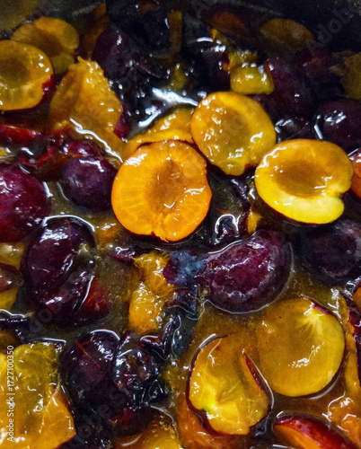 Canvas-taulu Vibrant plums and apricots meld in a syrupy symphony, evoking Harvest Moon Festi