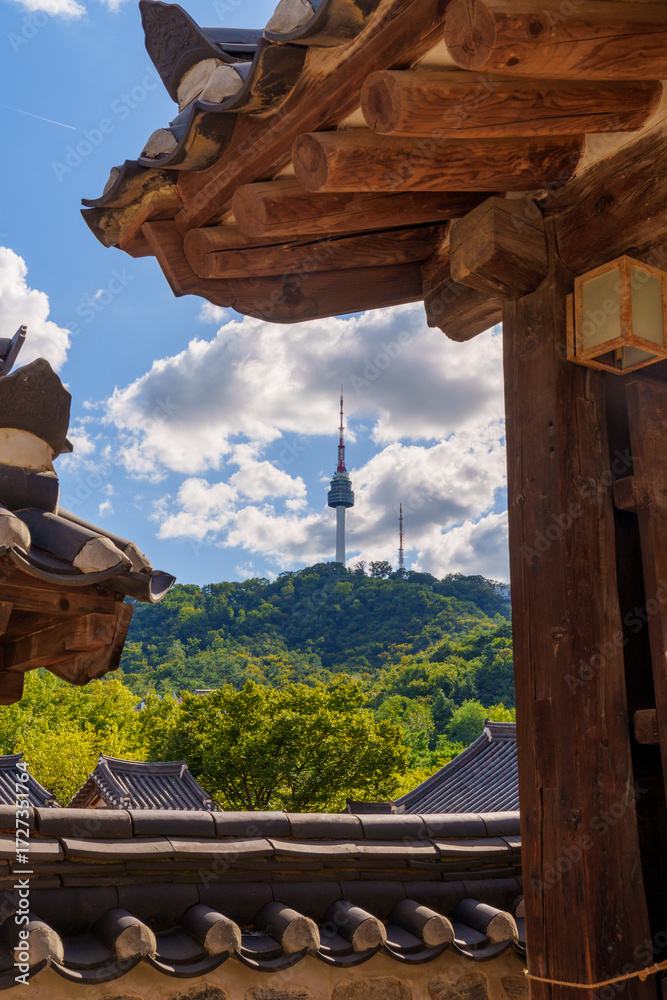 Φωτογραφία Namsangol Hanok Village and Seoul Tower Seoul's landmarks include a well and an ancient pavilion with a clear view of Seoul Tower