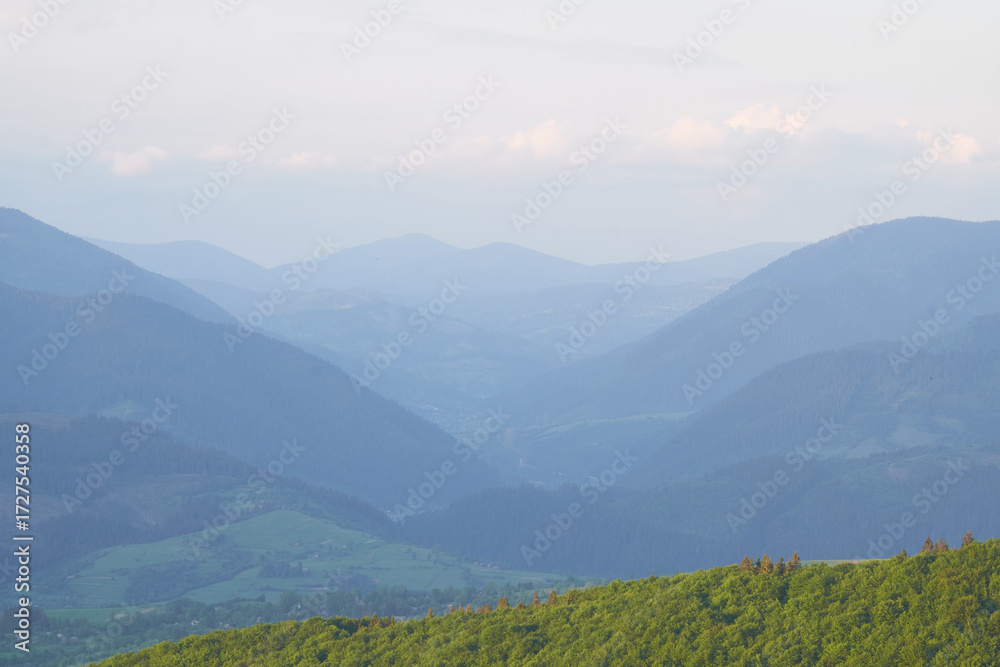 Obraz premium Beautiful Carpathian mountains in Ukraine