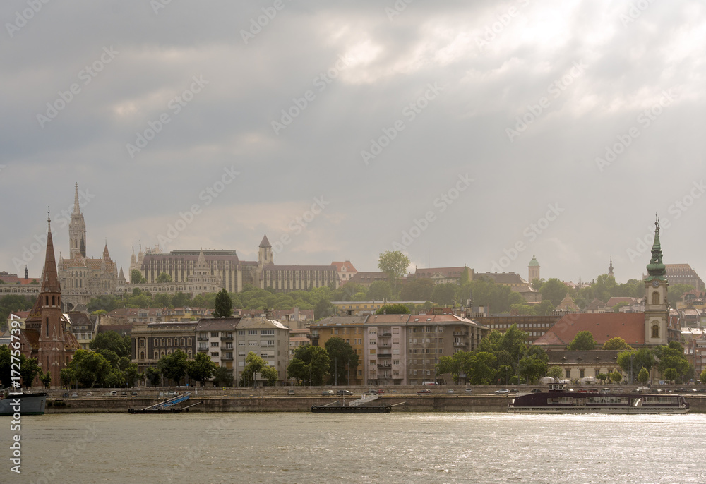 Obraz premium Budapest Buda side view under the rain