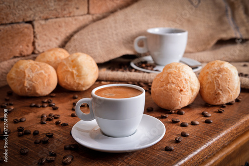 Pão de queijo e cafezinho