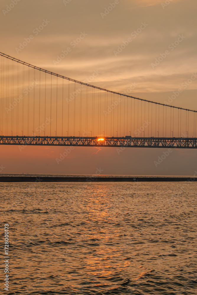 Obraz premium 大橋の夕陽