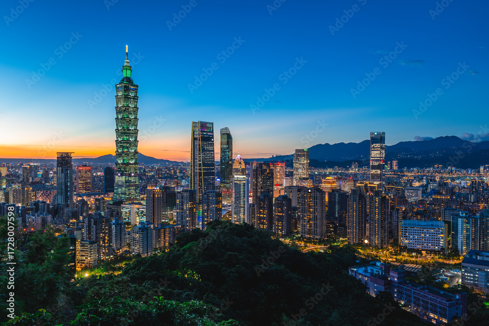 Fototapeta premium Scenery of Taipei city, the capital of Taiwan
