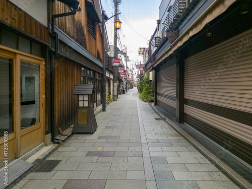 京都の観光地の伏見の龍馬通り商店街