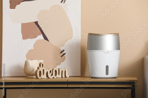 Air humidifier with decor o...