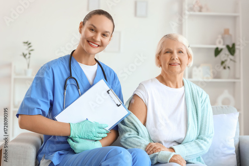 Senior woman with doctor si...