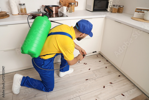Male pest control specialis...