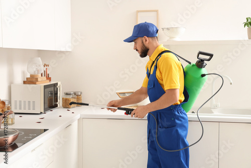 Male pest control specialis...