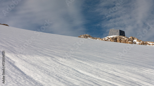 Dachsteingletscher mit Hütte