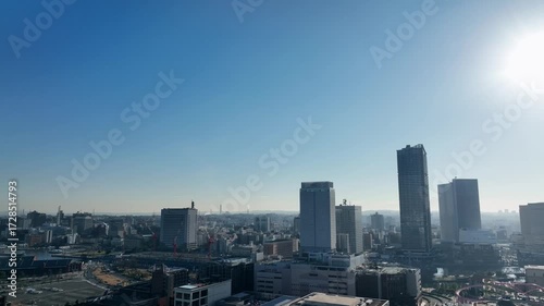 現代都市と青空のドローン空撮