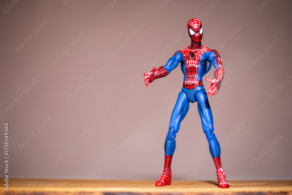 Obraz premium Spider Man figure with blurred background.