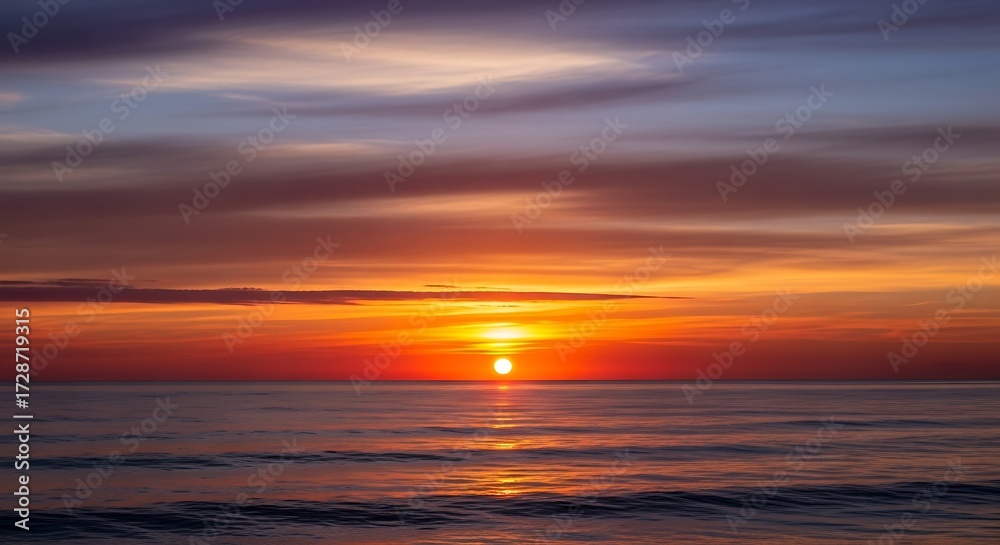 Obraz premium Sunrise over ocean