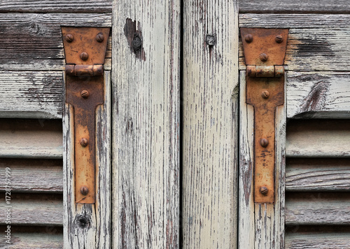 Foto scattata ad una vecchia finestra nel centro storico di Tassarolo (AL).