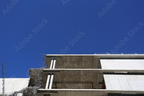 Démolition d'un immeuble en construction pour malfaçon