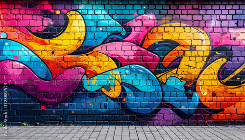 カラフルな抽象模様が描かれたレンガ壁のグラフィティ – Colorful Graffiti Mural on Brick Wall with Abstract Spray Paint Patterns