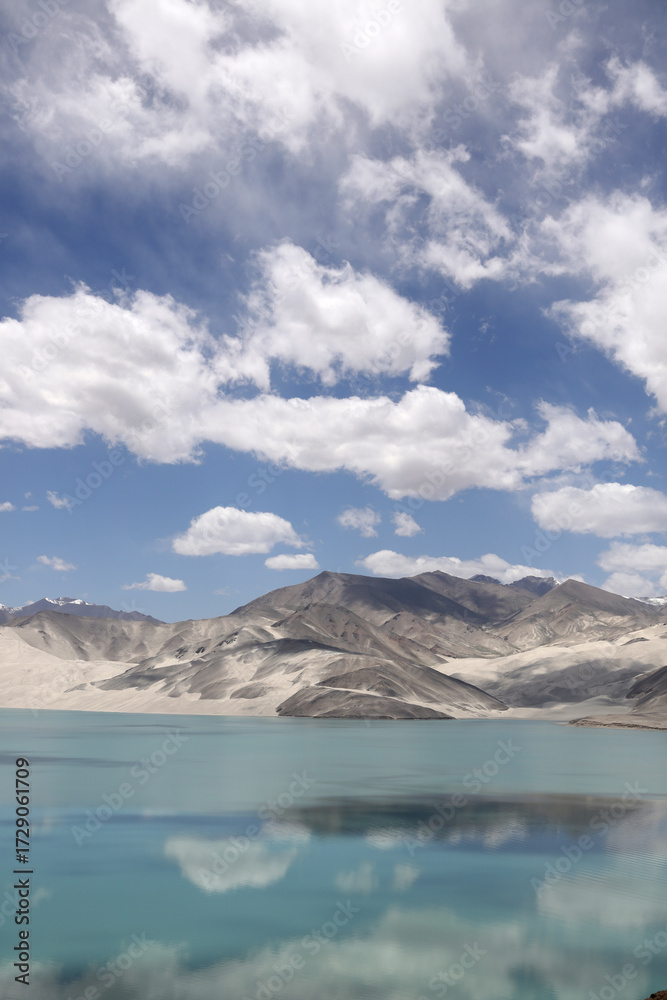 Fototapeta premium lake and mountains