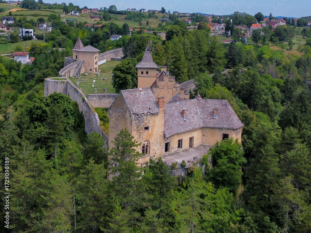 Fototapeta premium view of the old castle in bosnia