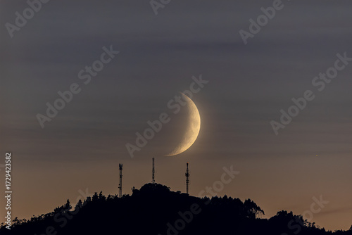 The first waxing moon of Autumn 2025!