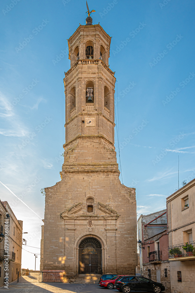 Obraz premium View at the Bell tower of Church of Santa Maria in yhe streets of Almenar - Spain