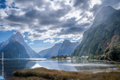 Foto Amazing and famous beautiful place where tourist can see wonderful nature Fiord