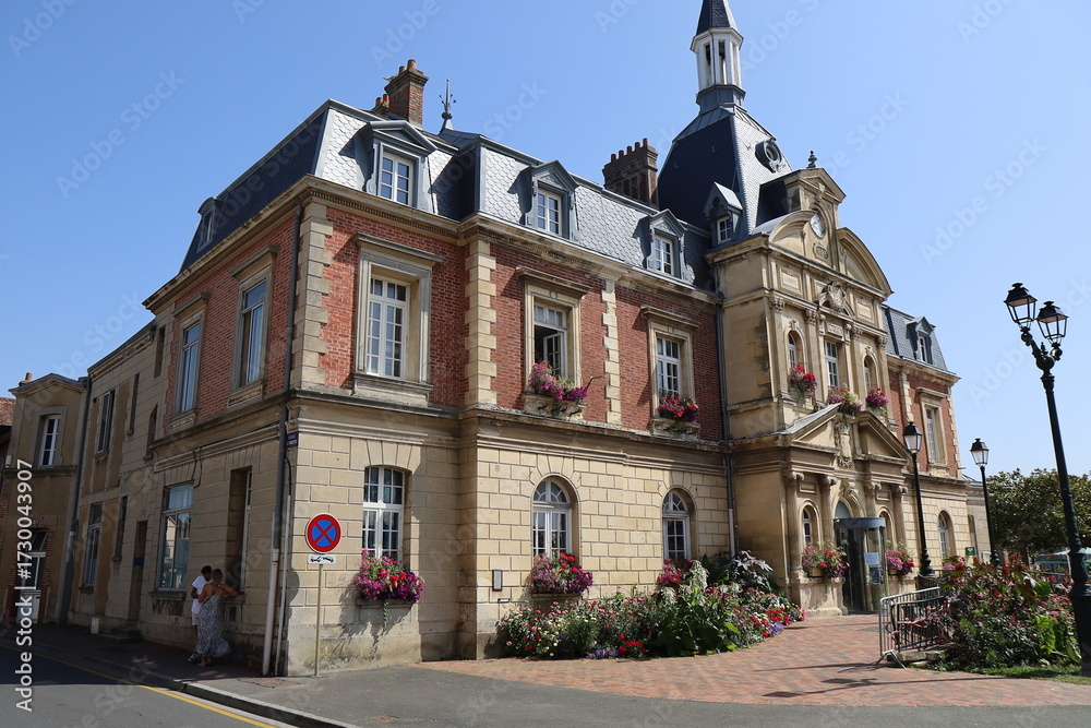 Fototapeta premium Mairie, vue de l'extérieur, village de Cabourg, département du Calvados, France