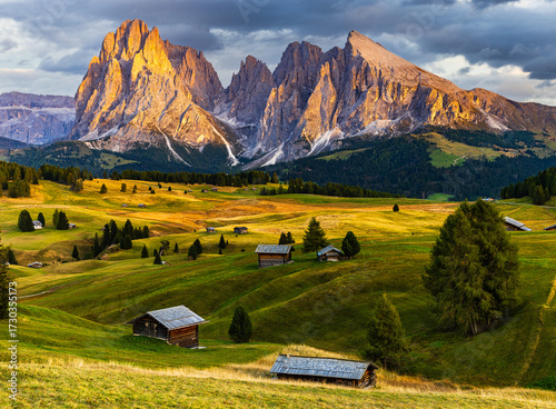 Fényképezés The UNESCO site Seiser Alm or Alpe di Siusi the Dolomite plateau and the largest high-elevation Alpine meadow in Europe located in Italy's South Tyrol province in the Dolomites in autumn sunset