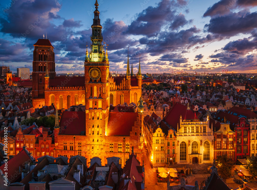 Fototapeta premium Beautiful sunrise over the Motlawa River in Main Town of Gdansk. Poland