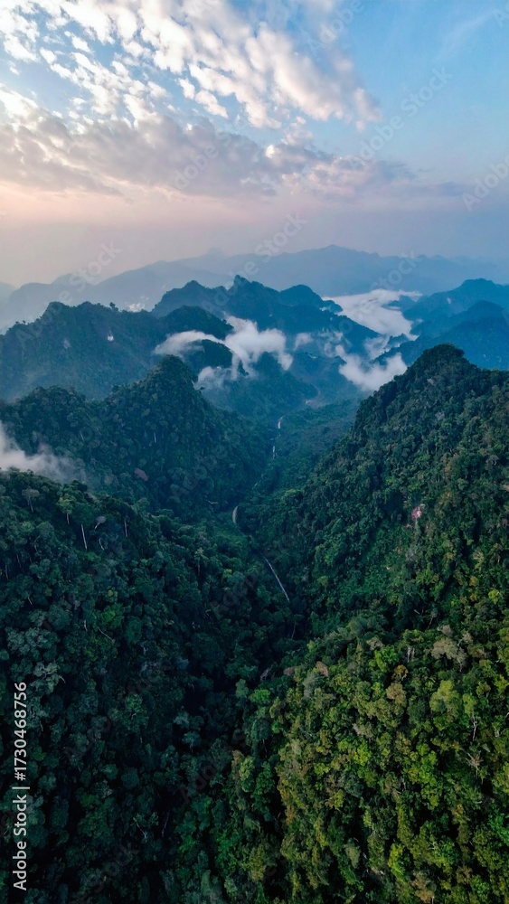 Fototapeta premium Misty Mountains in Southern Thailand