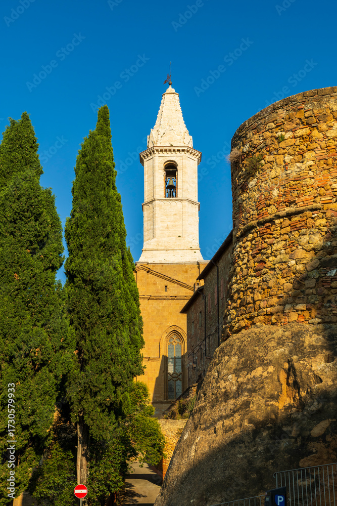 Obraz premium Bell tower defining Pienza historic skyline