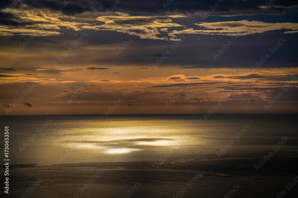 Obraz premium sunset over the sea