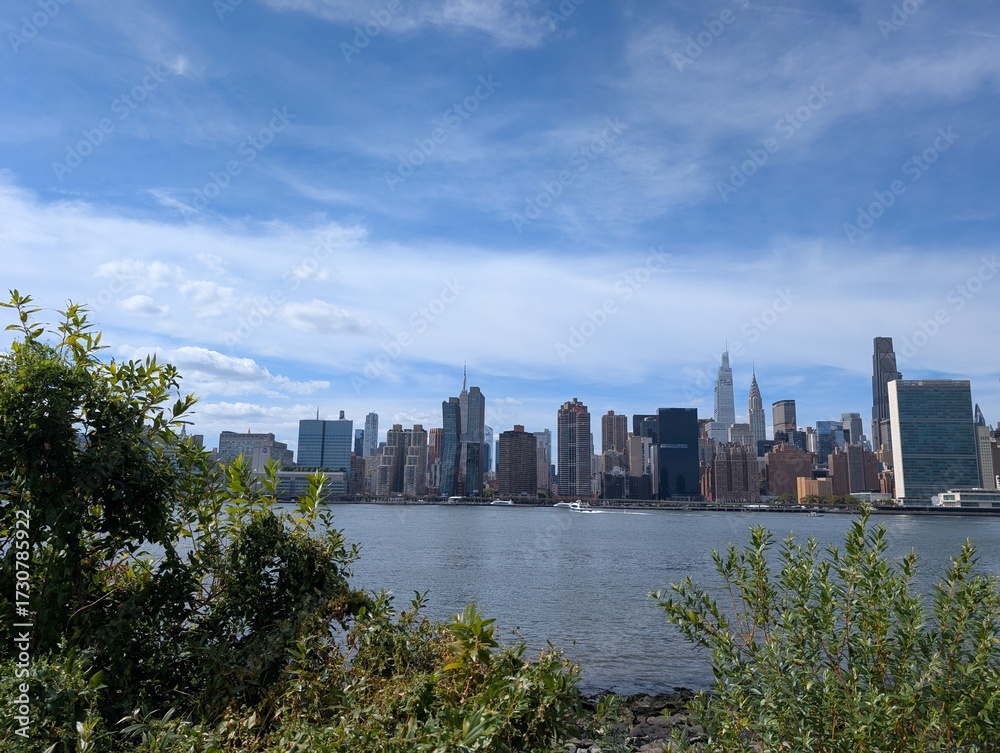 Obraz premium Overview of Midtown Manhattan from Long Island City in late summer, New York, NY - September 2025