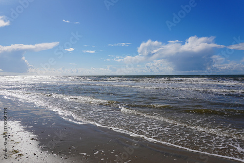 Die wundervolle Brandung der Nordsee am Strand von Lakolk auf der Insel Römö in Dänemark