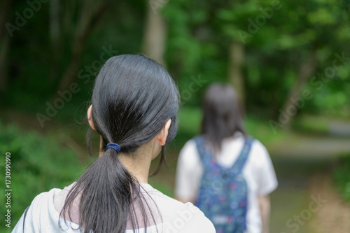 家族でハイキング