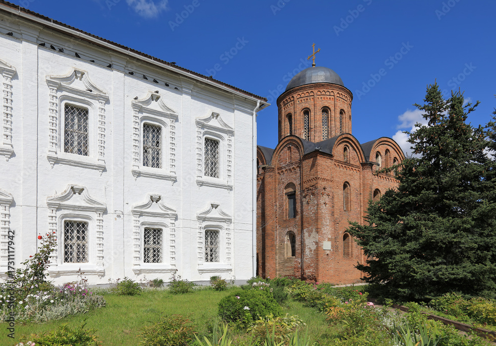 Fototapeta premium Church of the Holy Great Martyr Barbara of the 18th century and Saints Peter and Paul Church on Gorodyanka of the 12th century. City of Smolensk, Russia