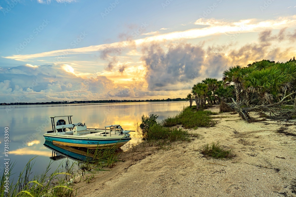 Fototapeta premium Boating and fishing on a Florida waterway