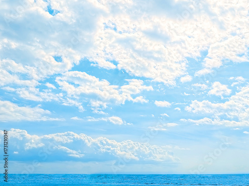 空と水平線と雲