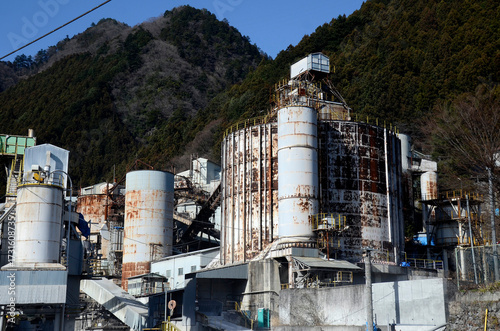 山中の工場