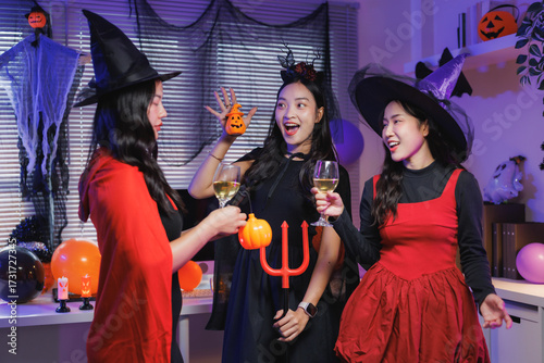 Canvas Print Young asian women celebrating halloween party together