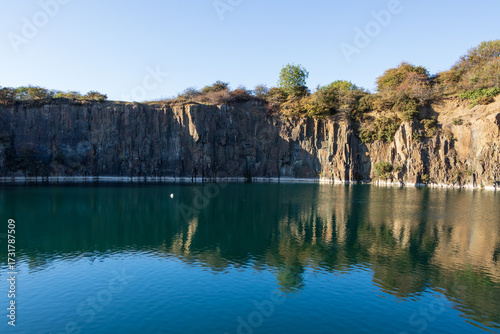 Tableau sur toile Prestonhill Quarry, Inverkeithing, Fife, Scotland—a dramatic, rugged landscape featuring towering sandstone cliffs