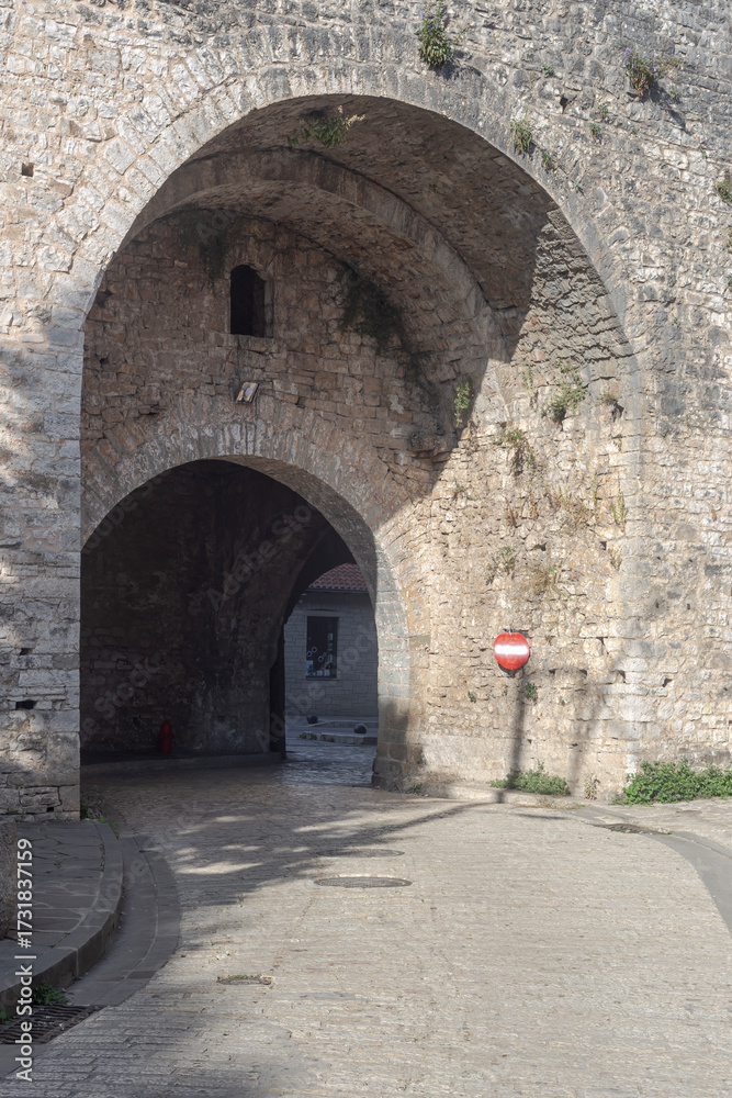 Naklejka premium Ancient archway in the historic old town of Ioannina (Epirus, Greece)