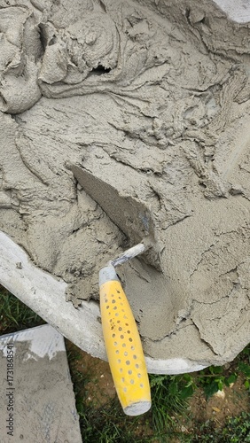 cazzuola e intonaco o cemento attrezzi per muratura