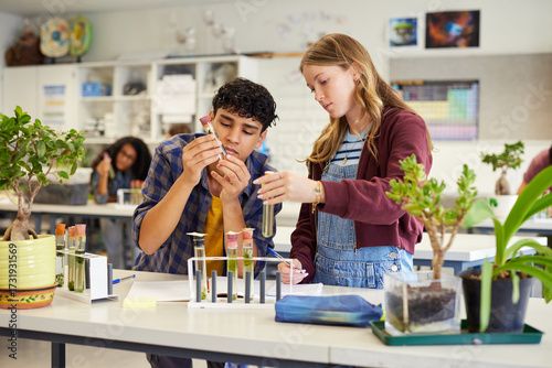 Obraz na plátně Science students examines biology experiment at school